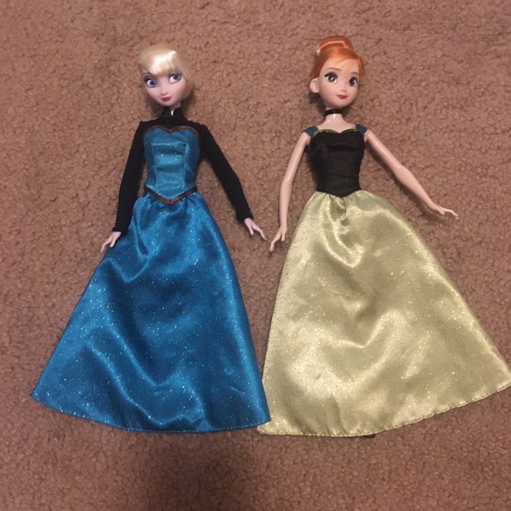 Elsa and Anna coronation dolls (vhtf)